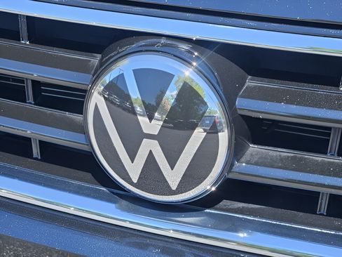 Used 2023 Volkswagen Tiguan SE R-Line FWD image 33