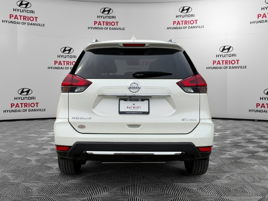 Used 2018 Nissan Rogue SV w/ Sun & Sound Touring Package AWD/4WD image 4