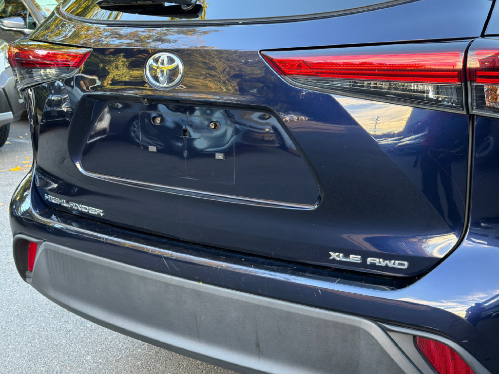 Used 2023 Toyota Highlander XLE AWD/4WD image 5