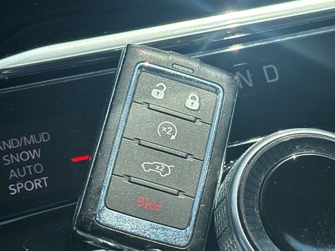 Used 2024 Jeep Grand Cherokee Limited w/ Luxury Tech Group II AWD/4WD image 37