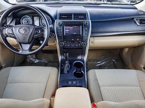 Used 2017 Toyota Camry LE image 11
