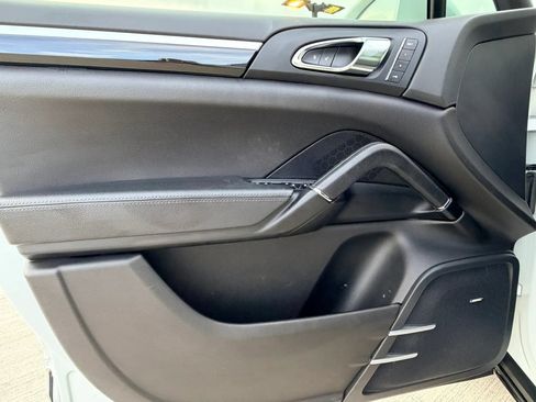 Used 2016 Porsche Cayenne AWD/4WD image 13