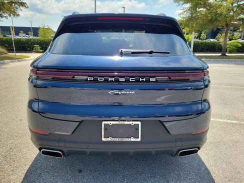 Certified 2024 Porsche Cayenne AWD/4WD image 5