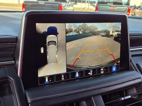 Used 2021 GMC Yukon SLT w/ Rear Media and Nav Package image 12