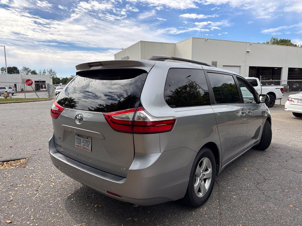 Used 2017 Toyota Sienna LE FWD image 12