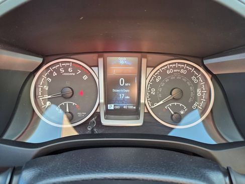 Used 2021 Toyota Tacoma SR5 RWD image 28