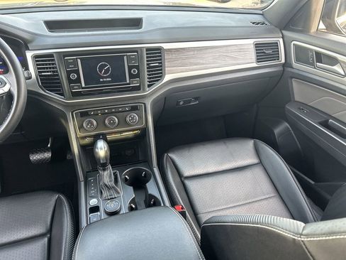 Certified 2022 Volkswagen Atlas Cross Sport SE image 12