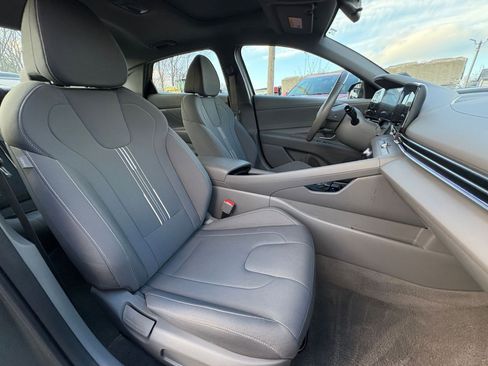 Used 2025 Hyundai Elantra SEL image 35