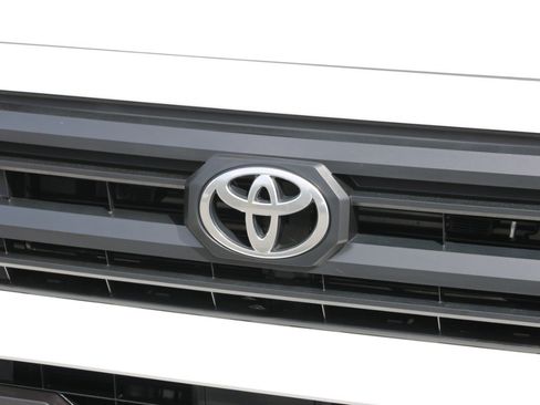 Used 2025 Toyota Tacoma SR5 AWD/4WD image 11