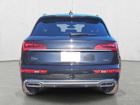 Used 2023 Audi Q5 2.0T Premium w/ Convenience Package image 6