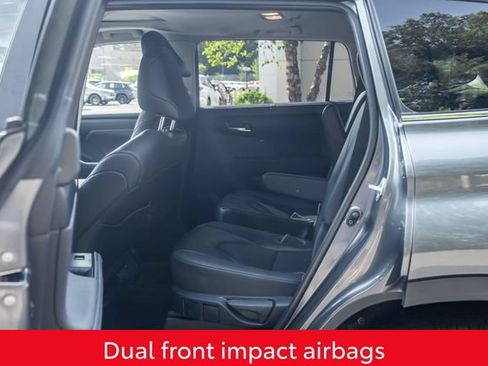 Used 2023 Toyota Highlander XLE AWD/4WD image 25