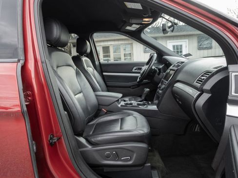 Used 2016 Ford Explorer XLT w/ Equipment Group 202A image 30