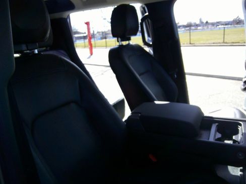 Used 2023 Land Rover Defender 110 S image 37