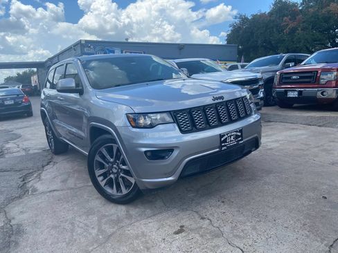 Used 2018 Jeep Grand Cherokee Altitude RWD image 1