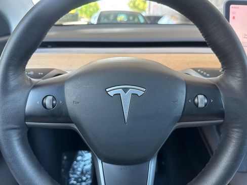 Used 2021 Tesla Model Y Long Range AWD/4WD image 22