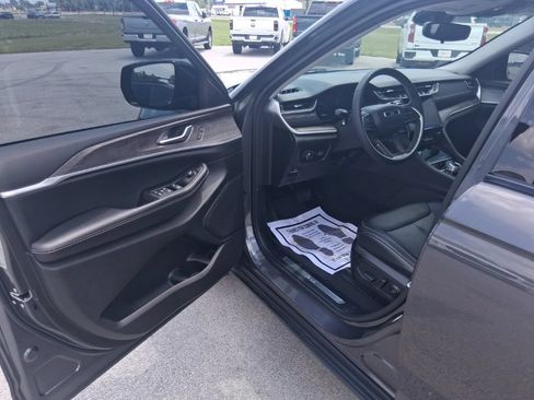 Used 2023 Jeep Grand Cherokee Limited AWD/4WD image 13