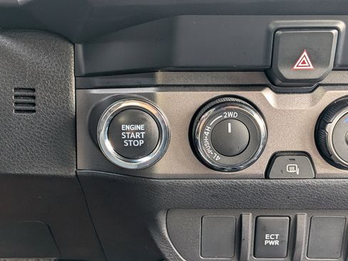 Certified 2023 Toyota Tacoma TRD Off-Road image 26