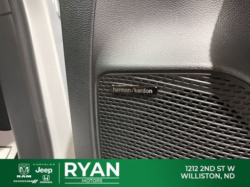 New 2026 Chrysler Pacifica Pinnacle image 56