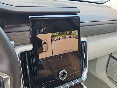 Used 2025 GMC Acadia Denali w/ Super Cruise Package FWD image 26