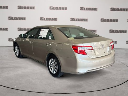 Used 2014 Toyota Camry LE image 3
