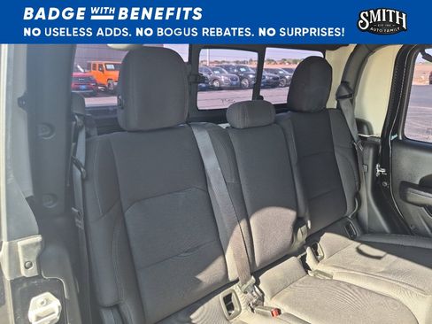 Used 2023 Jeep Gladiator Sport AWD/4WD image 12