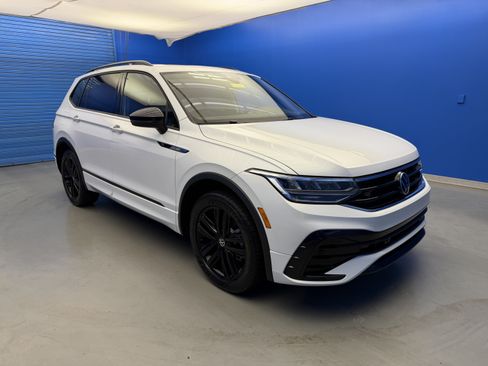 Used 2022 Volkswagen Tiguan SE R-Line AWD/4WD image 2