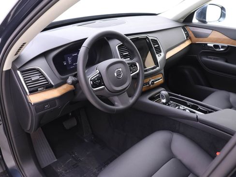 Used 2025 Volvo XC90 B6 Plus w/ Protection Package Premier AWD/4WD image 9