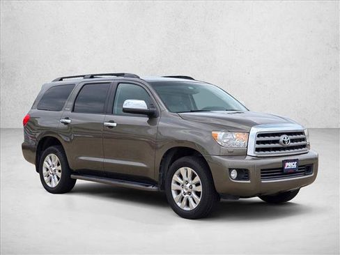 Used 2014 Toyota Sequoia Platinum RWD image 3
