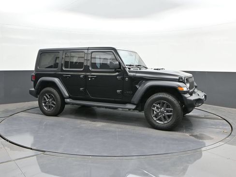 Used 2025 Jeep Wrangler Unlimited Sport AWD/4WD image 17