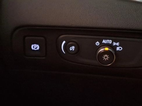 Used 2019 Buick Enclave Essence AWD/4WD image 27