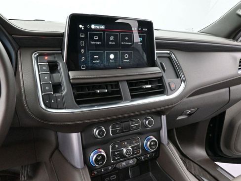 Used 2024 GMC Yukon XL SLT w/ SLT Luxury Package image 18