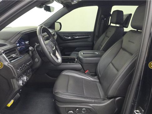 Used 2023 GMC Yukon Denali w/ Advanced Technology Package AWD/4WD image 14