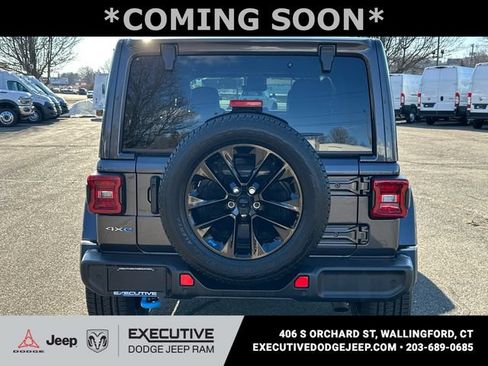 Used 2022 Jeep Wrangler Unlimited Sahara w/ Cold Weather Group AWD/4WD image 3