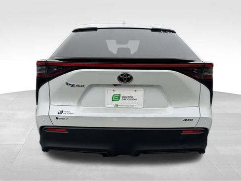 Used 2024 Toyota bZ4X XLE w/ Weather Package image 7