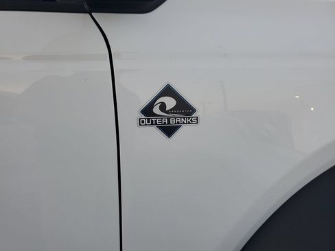Used 2024 Ford Bronco Outer Banks AWD/4WD image 7