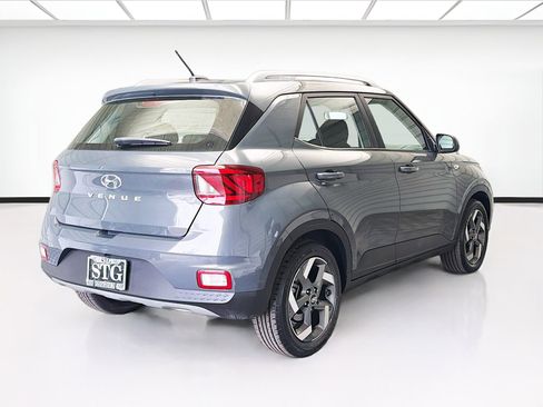 Used 2024 Hyundai Venue SEL image 4