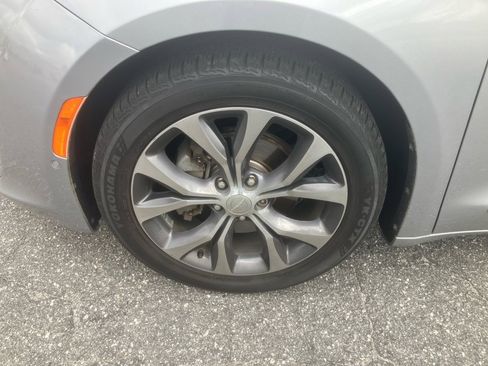 Used 2017 Chrysler Pacifica Limited image 31