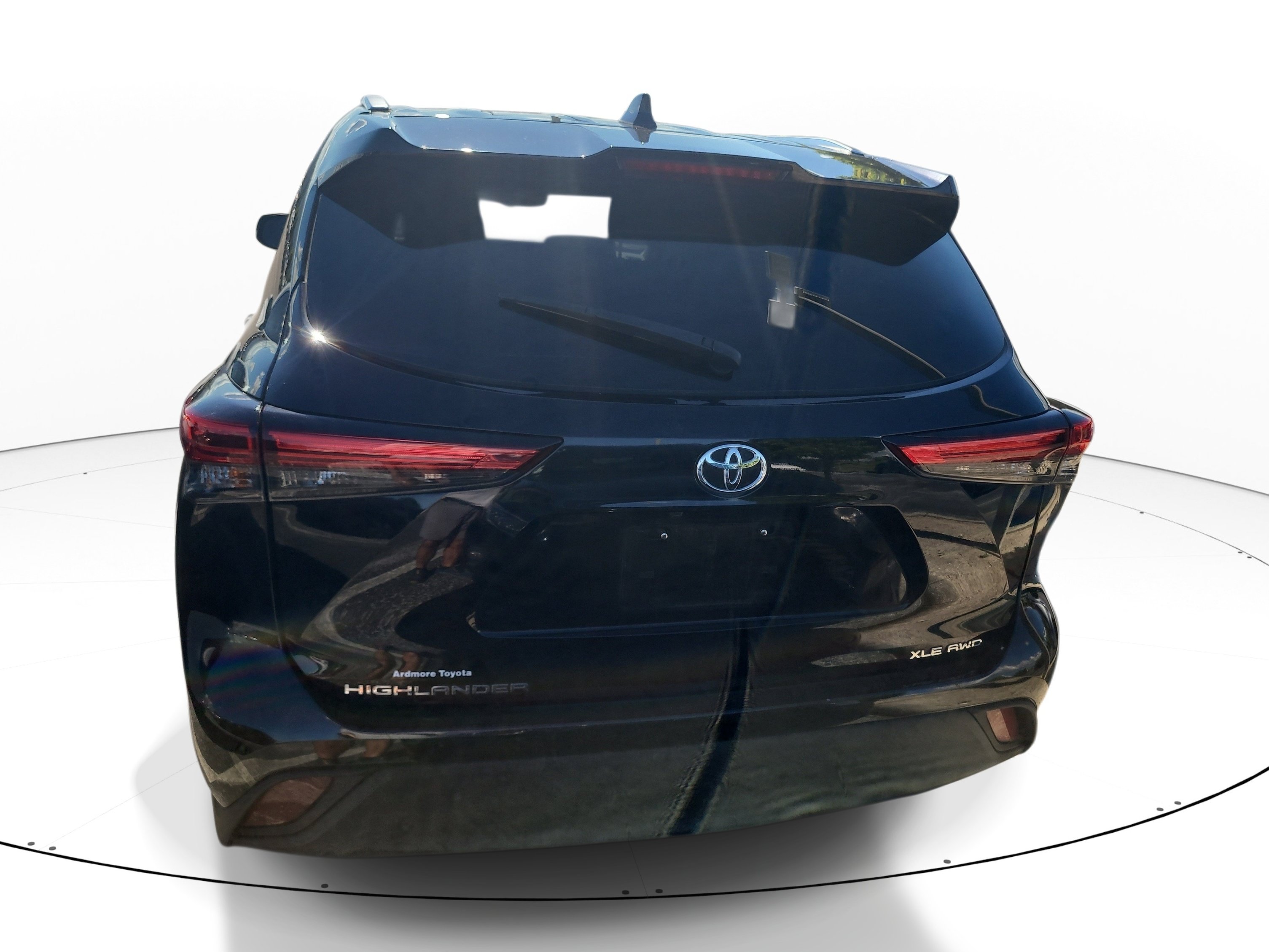 Used 2020 Toyota Highlander XLE AWD/4WD image 6
