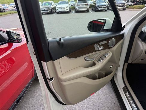 Used 2020 Mercedes-Benz GLC 300 image 9