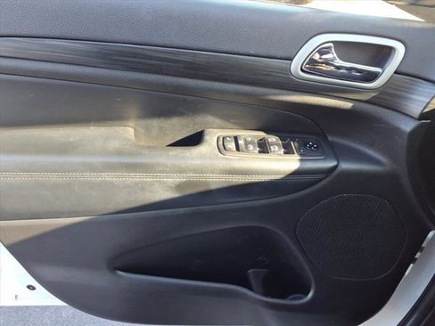 Used 2021 Jeep Grand Cherokee Laredo X image 22