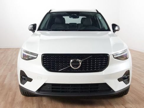 Certified 2026 Volvo XC40 B5 Plus AWD/4WD image 2