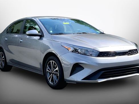 Used 2024 Kia Forte LXS FWD image 3