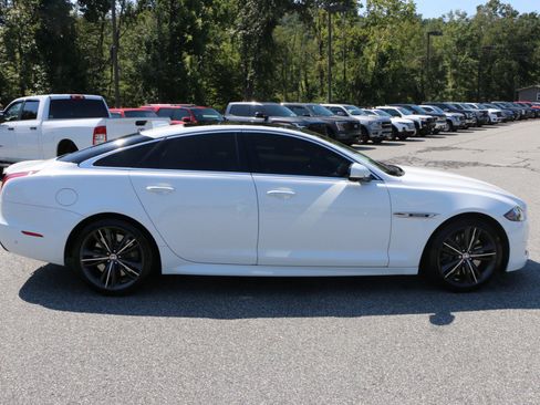 Used 2018 Jaguar XJ Supercharged RWD image 9