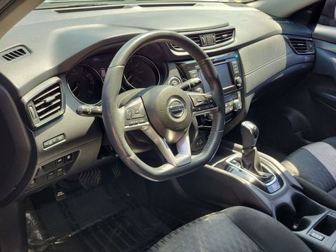 Used 2018 Nissan Rogue SV w/ Premium Package FWD image 9