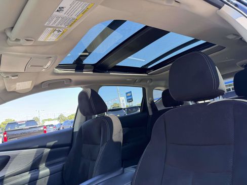 Used 2018 Nissan Murano SV w/ Premium Package AWD/4WD image 12