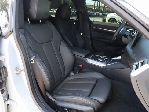 Used 2025 BMW i4 eDrive40 w/ M Sport Package image 22