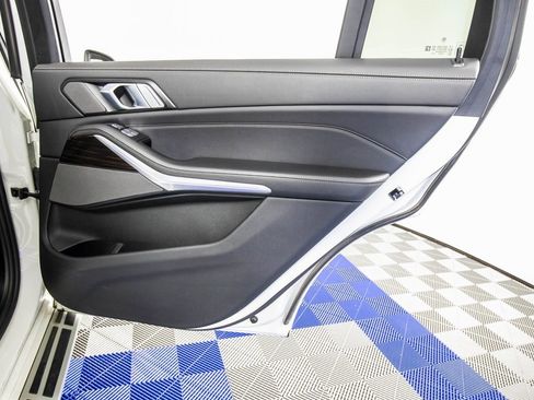 Used 2025 BMW X7 xDrive40i image 15