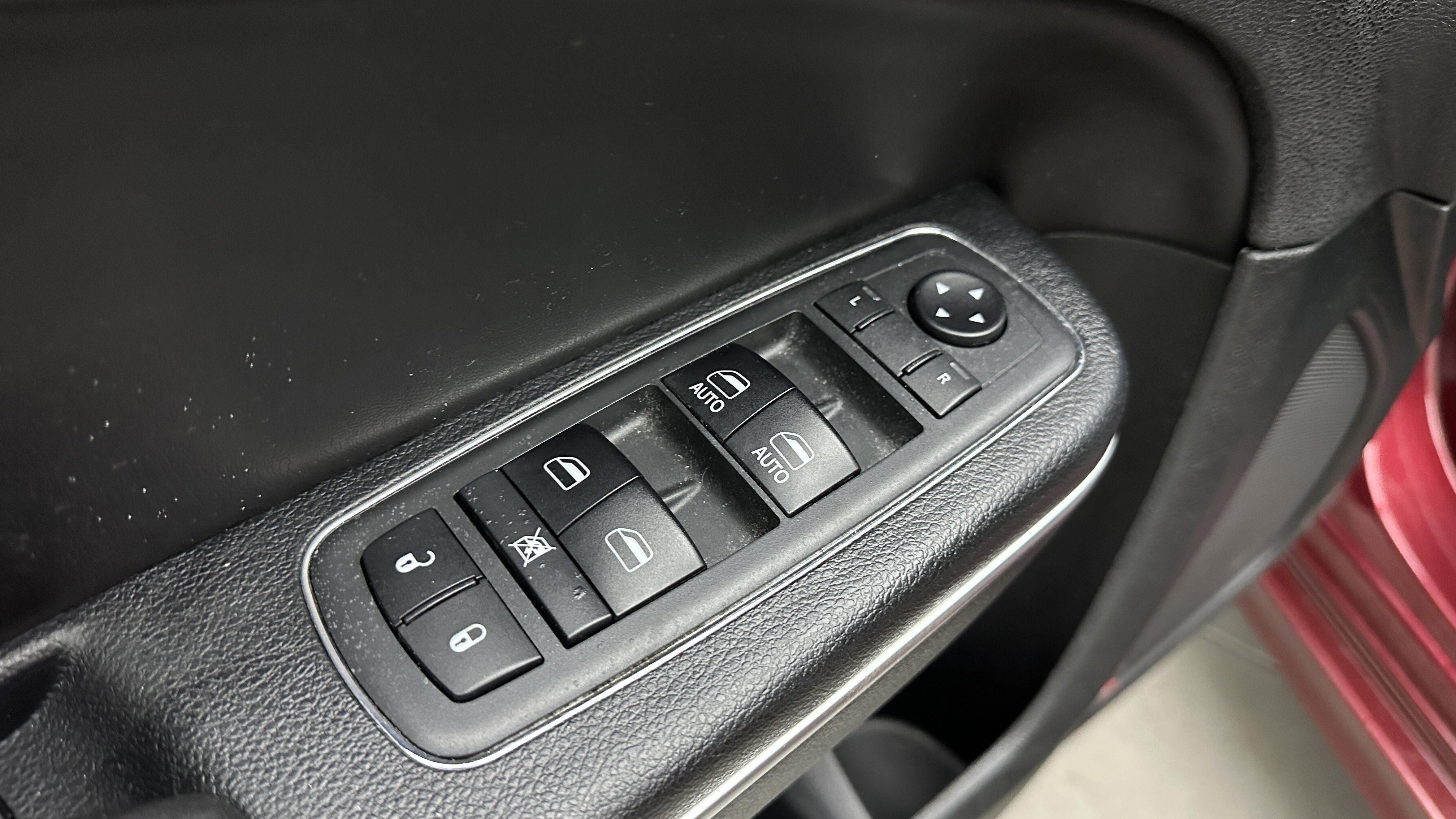 Used 2018 Chrysler 300 S w/ 300S Premium Group RWD image 16