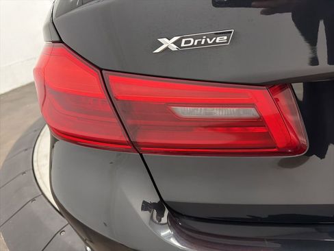 Used 2020 BMW 530e xDrive w/ M Sport Package image 12