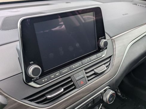 Used 2025 Nissan Altima 2.5 SV FWD image 21